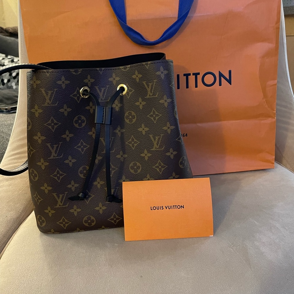 Louis Vuitton Monogram NeoNoe MM - Noir.  Excellent Brand New Condition.